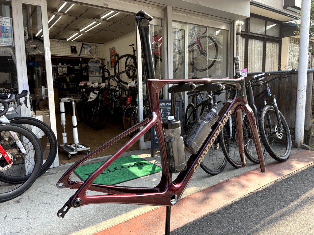 CANNONDALE_SuperSix_EVO_Frameset_Cherry-Lacquer_outside