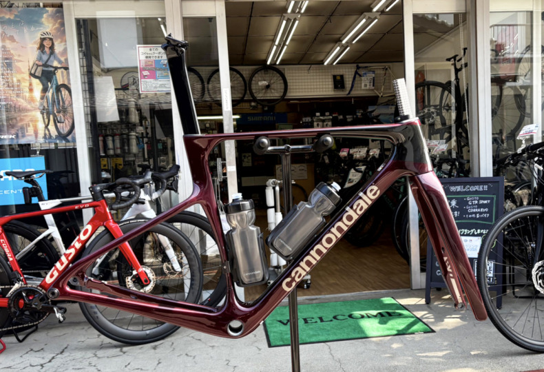 CANNONDALE_SuperSix_EVO_Frameset_Cherry-Lacquer_outside