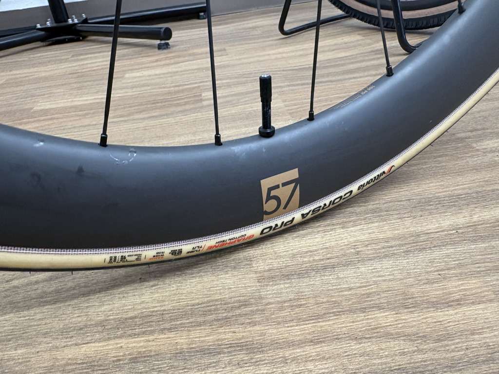 Cannondale_SuperSix_EVO_Hi_MOD_Frameset_Platinum_wheel