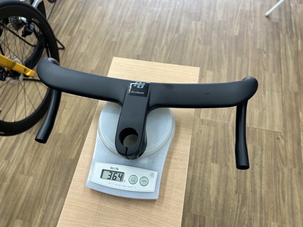 GUSTO_ATTAQUE INTEGRATED CARBON HANDLEBAR 2