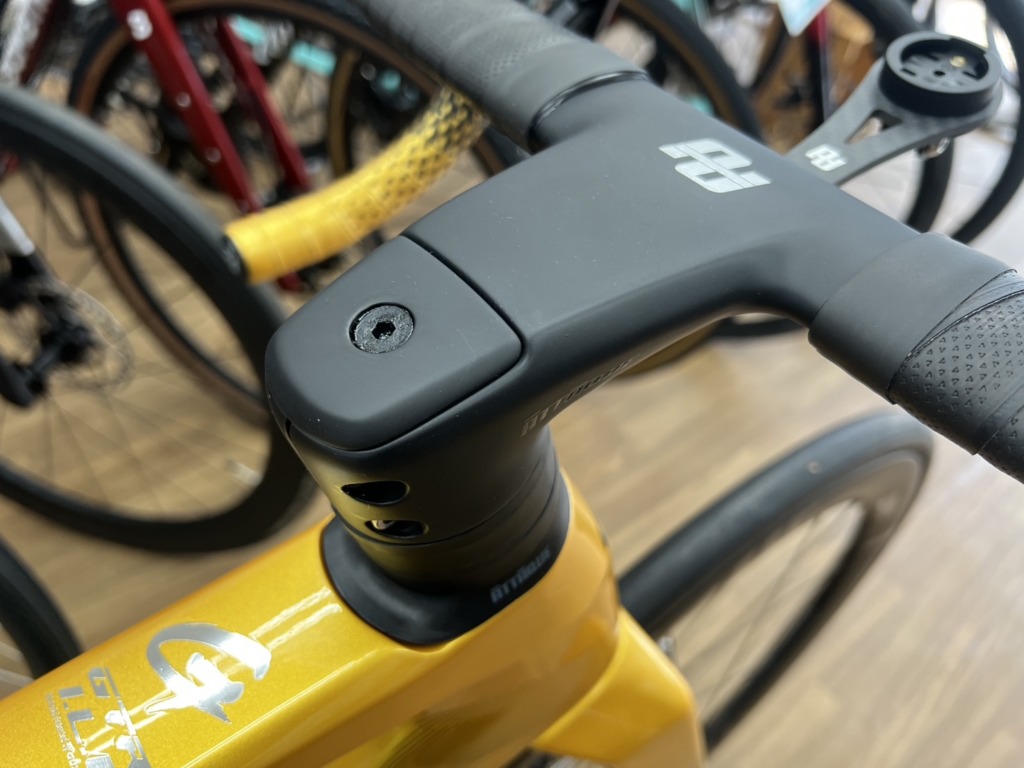 GUSTO_ATTAQUE INTEGRATED CARBON HANDLEBAR 3