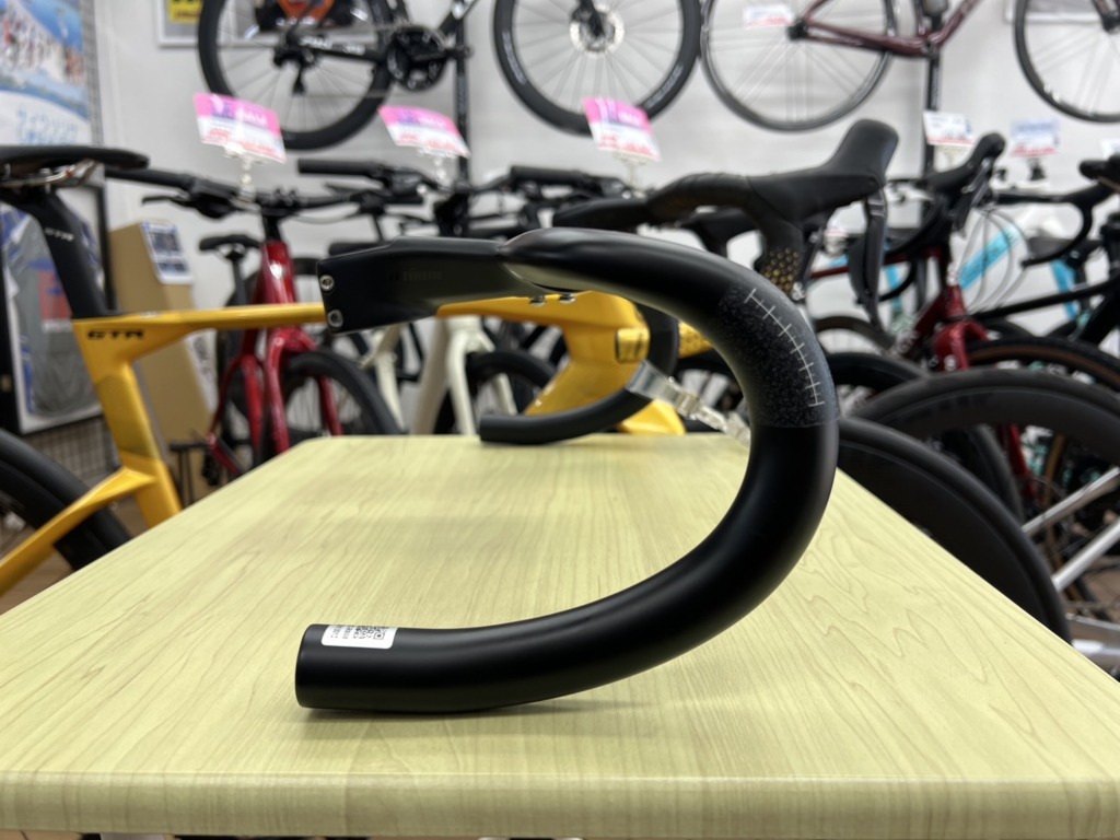 GUSTO_ATTAQUE INTEGRATED CARBON HANDLEBAR 3