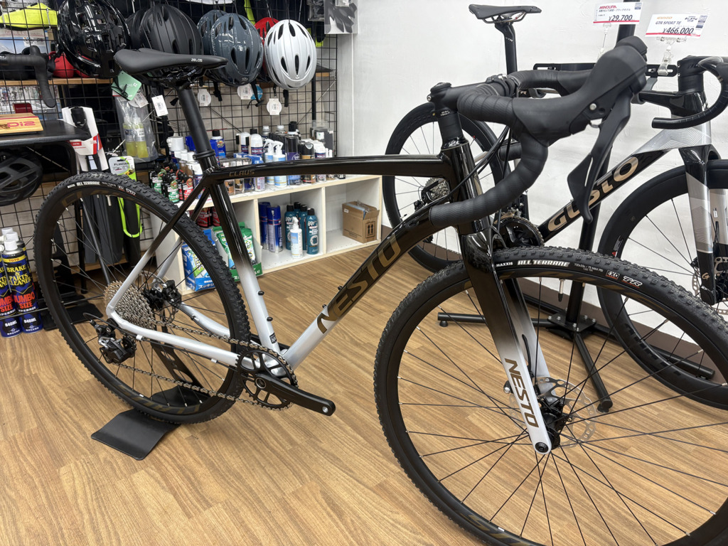 NESTO_CLAUS_Black-grey