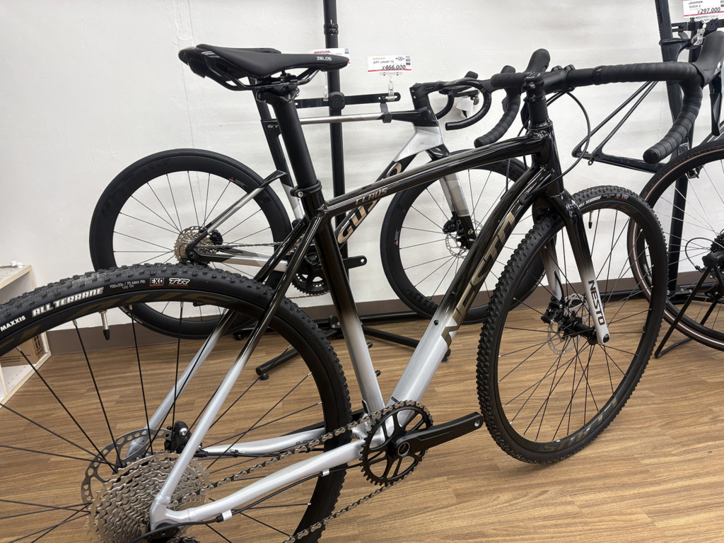 NESTO_CLAUS_Black-grey