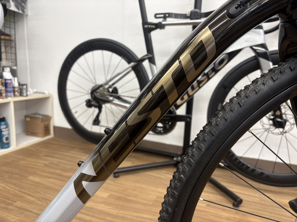 NESTO_CLAUS_Black-grey