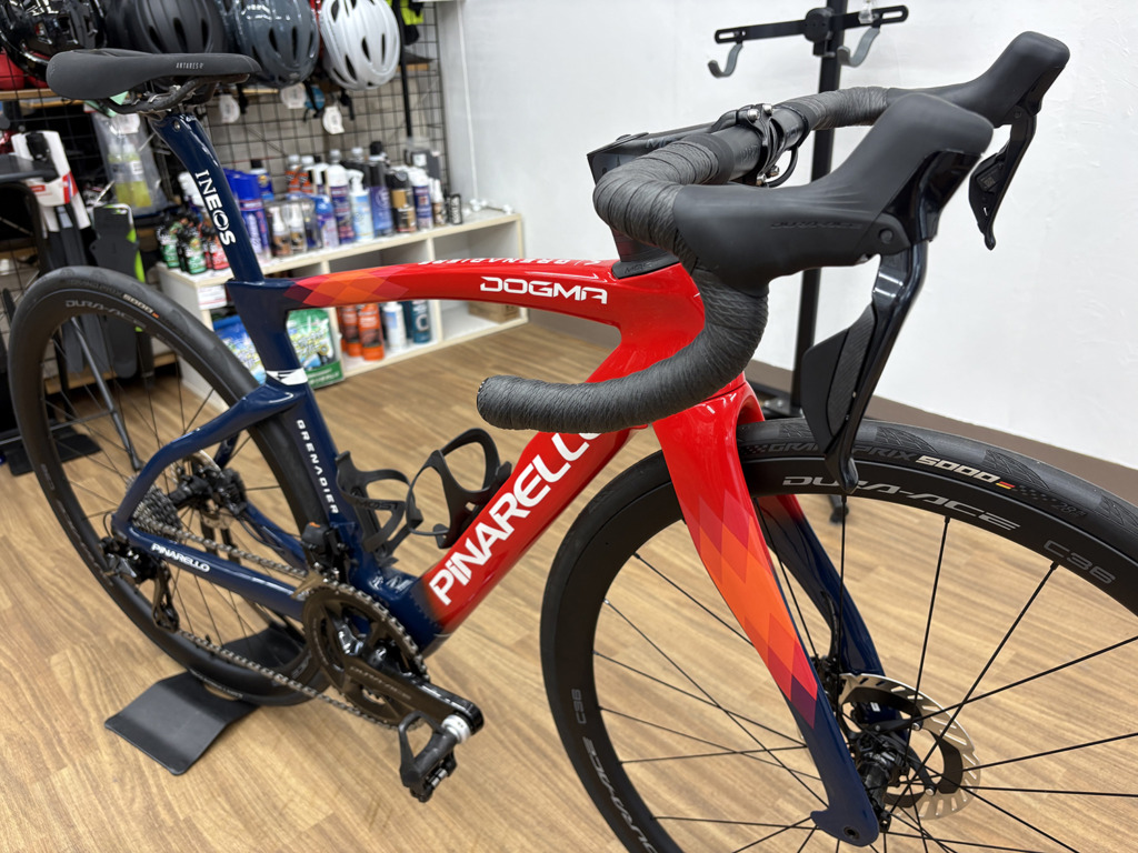 PINARELLO_DOGMA_F_DISK_イネオス_2024_D010 GRENADIER