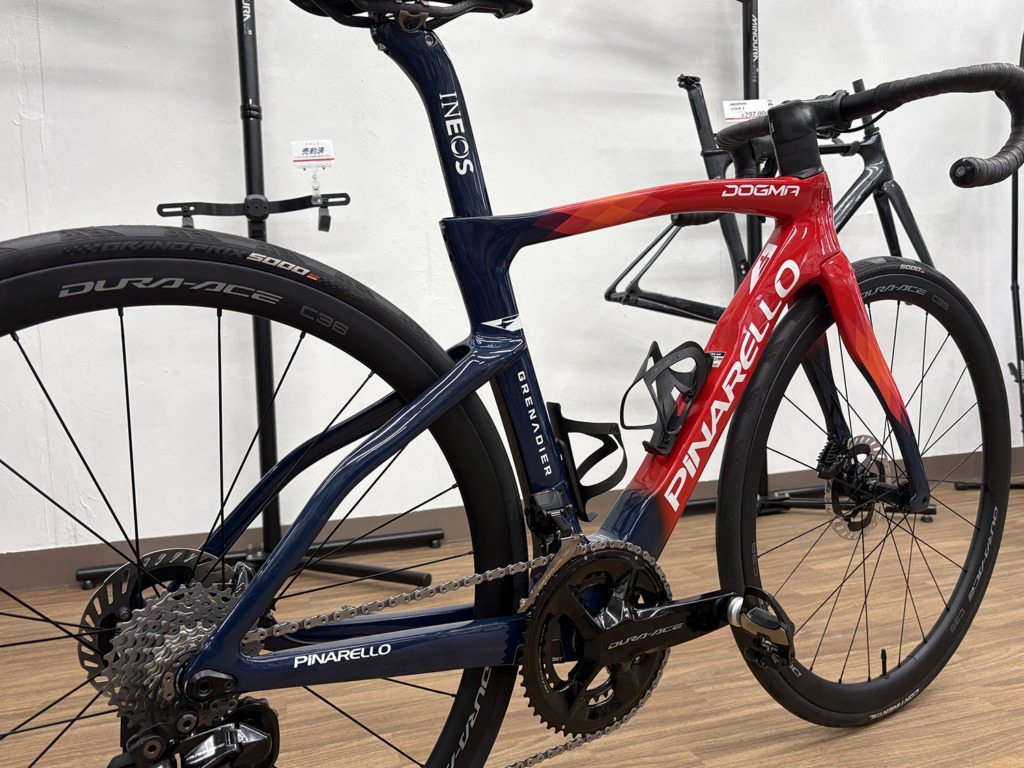 PINARELLO_DOGMA_F_DISK_イネオス_2024_D010 GRENADIER