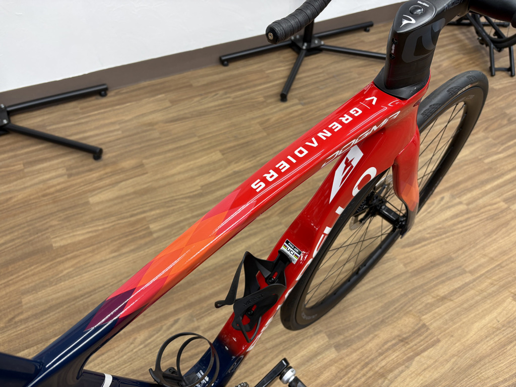 PINARELLO_DOGMA_F_DISK_イネオス_2024_D010 GRENADIER