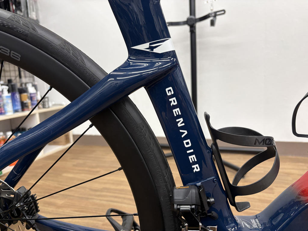 PINARELLO_DOGMA_F_DISK_イネオス_2024_D010 GRENADIER