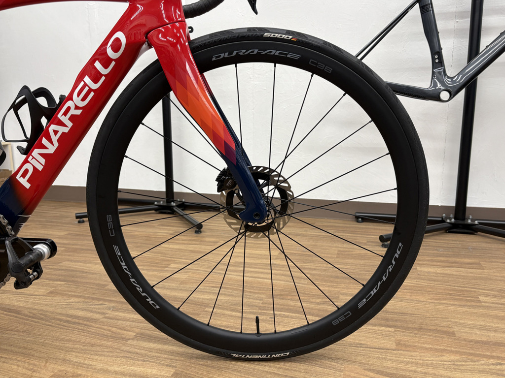 PINARELLO_DOGMA_F_DISK_イネオス_2024_D010 GRENADIER