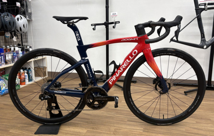 PINARELLO_DOGMA_F_DISK_イネオス_2024_D010 GRENADIER