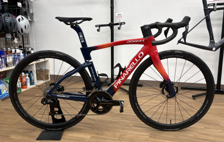PINARELLO_DOGMA_F_DISK_イネオス_2024_D010 GRENADIER