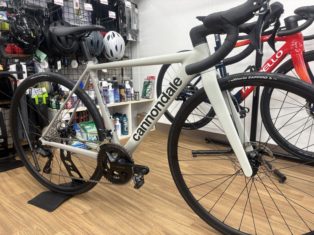 Cannondale_CAAD14_3_Chalk_01