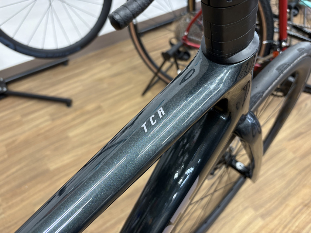 GIANT_TCR_Advanced_1_KOM_アスファルトグリーン