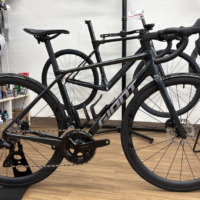 GIANT_TCR_Advanced_1_KOM_アスファルトグリーン_top