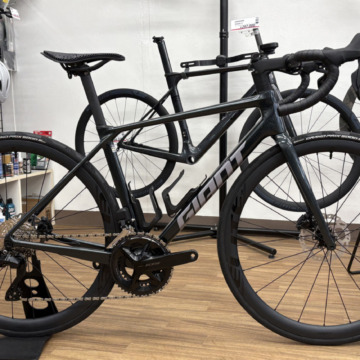 GIANT_TCR_Advanced_1_KOM_アスファルトグリーン_top