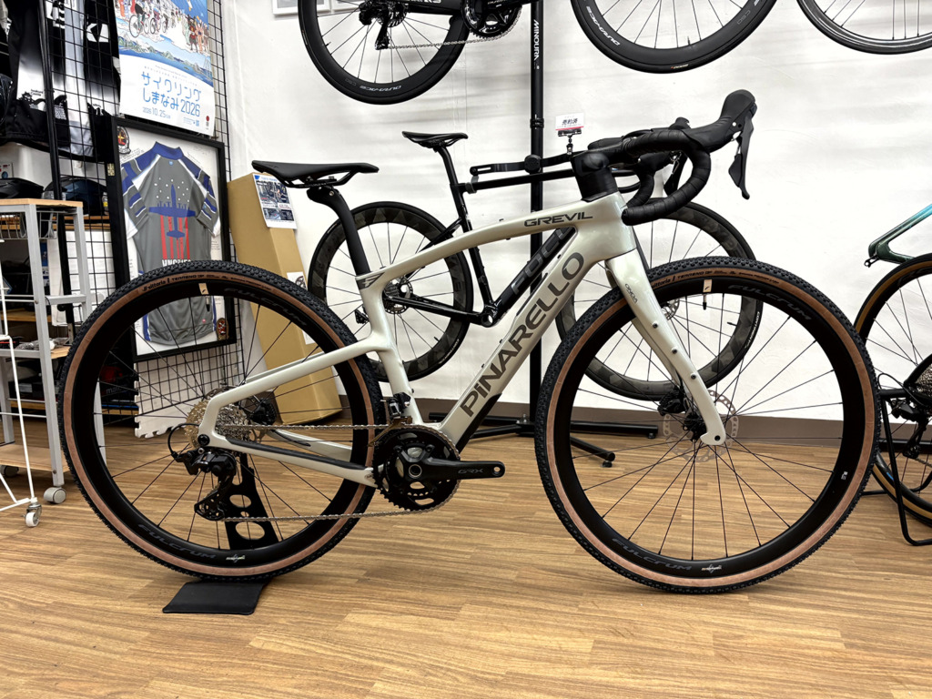 PINARELLO_GREVIL_F1_GRX610_H340_COMET_SILVER