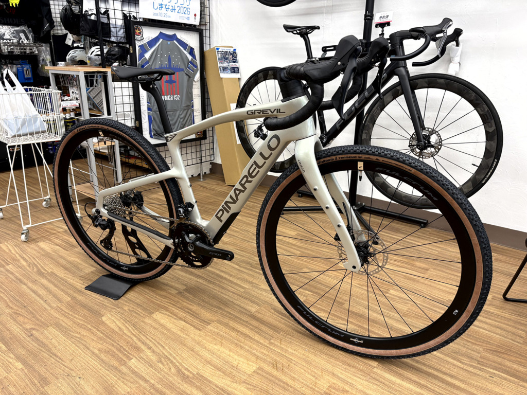 PINARELLO_GREVIL_F1_GRX610_H340_COMET_SILVER