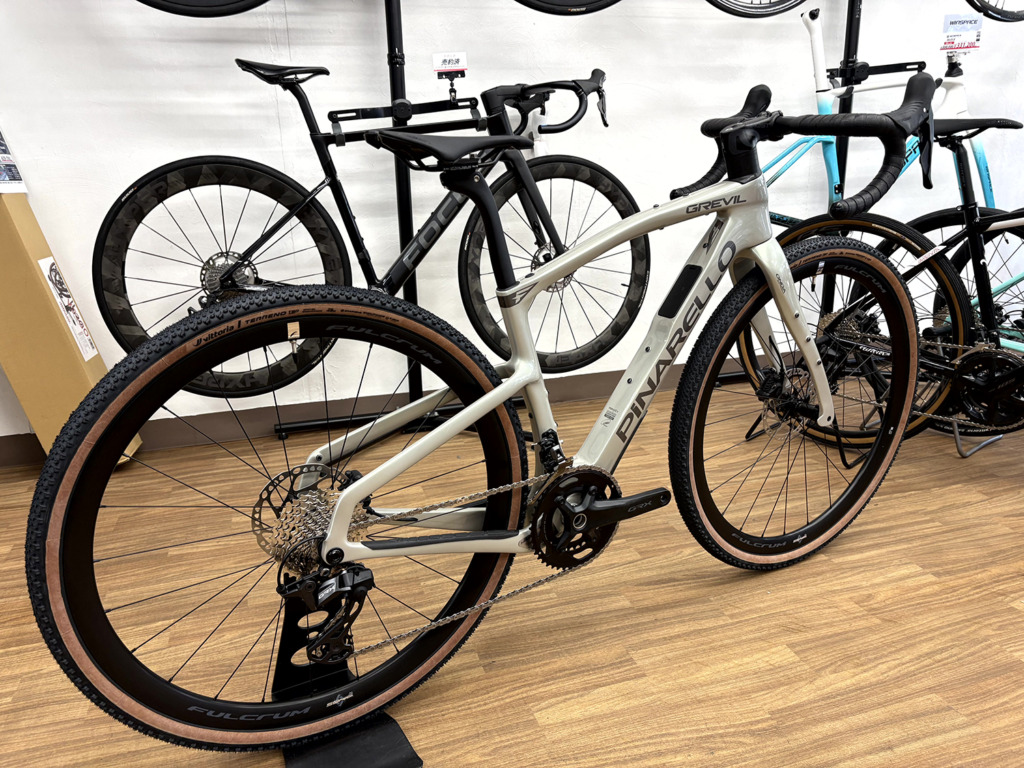 PINARELLO_GREVIL_F1_GRX610_H340_COMET_SILVER