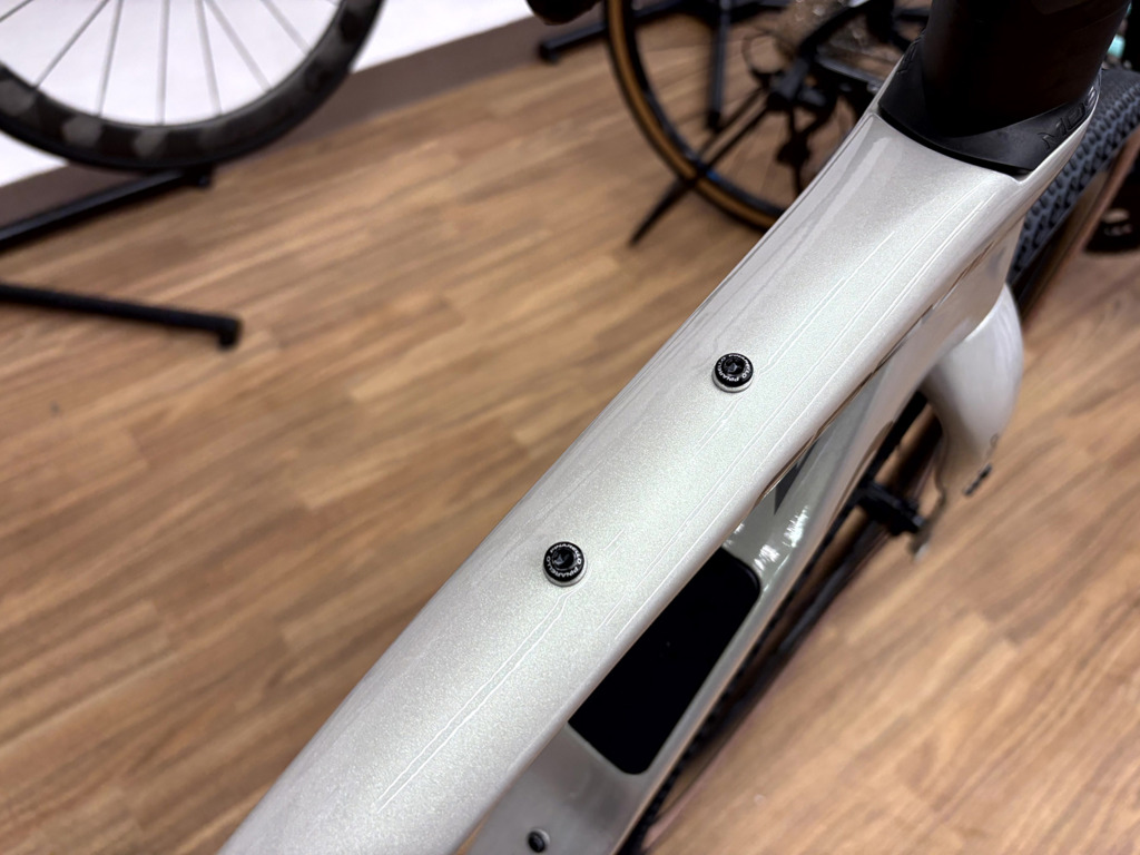 PINARELLO_GREVIL_F1_GRX610_H340_COMET_SILVER