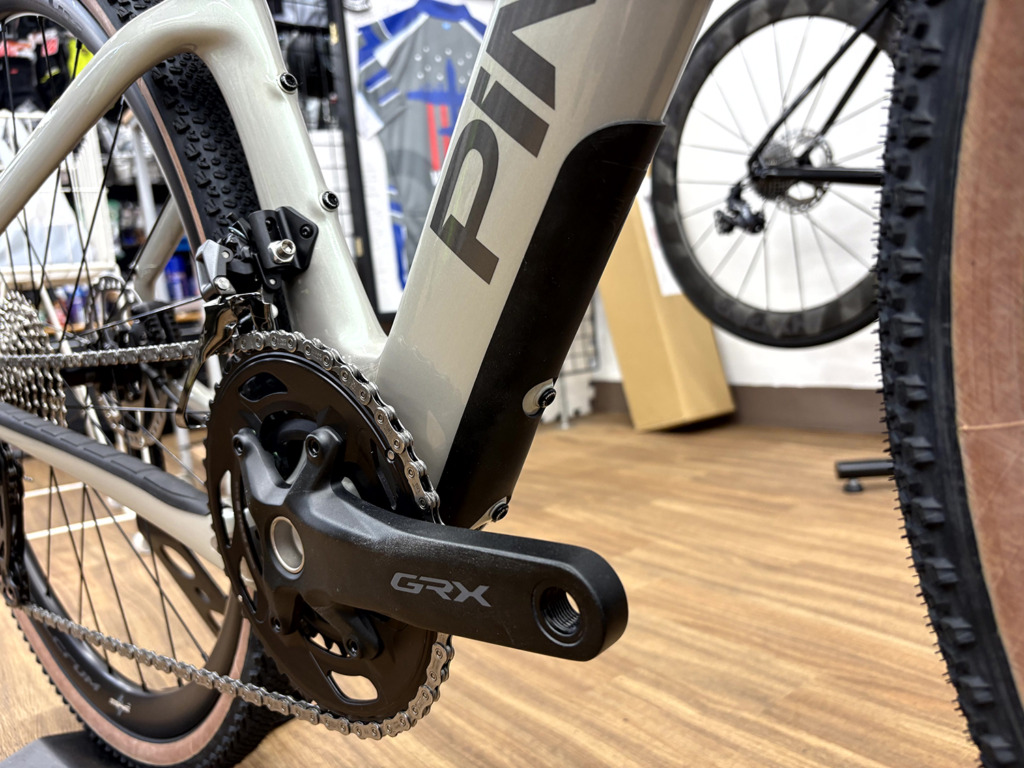 PINARELLO_GREVIL_F1_GRX610_H340_COMET_SILVER