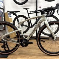 PINARELLO_GREVIL_F1_GRX610_H340_COMET_SILVER