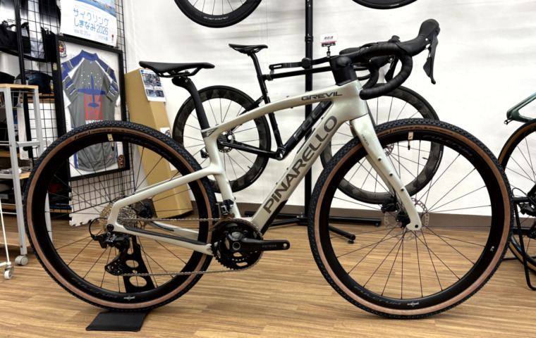 PINARELLO_GREVIL_F1_GRX610_H340_COMET_SILVER