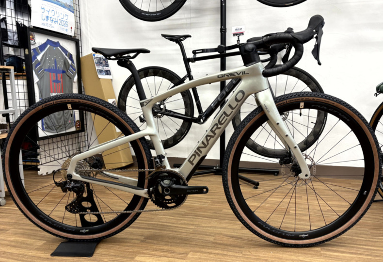 PINARELLO_GREVIL_F1_GRX610_H340_COMET_SILVER