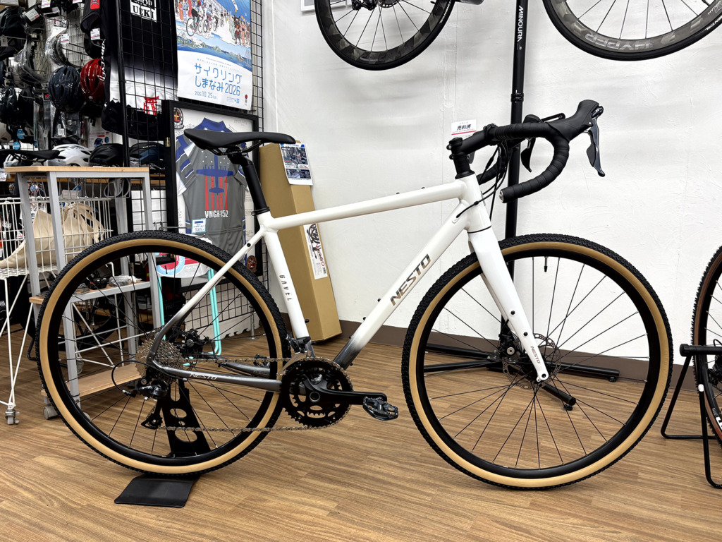 NESTO_GAVEL_ホワイトシルバーグラデーション