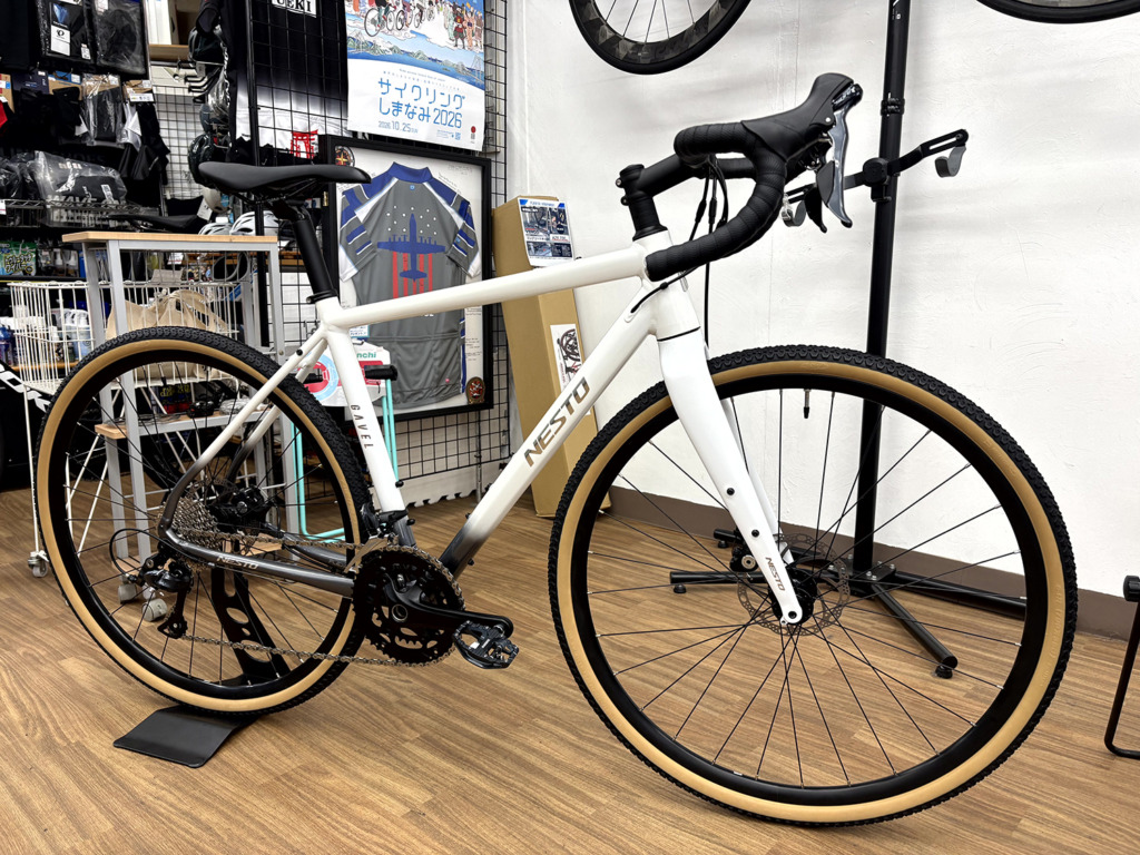 NESTO_GAVEL_ホワイトシルバーグラデーション