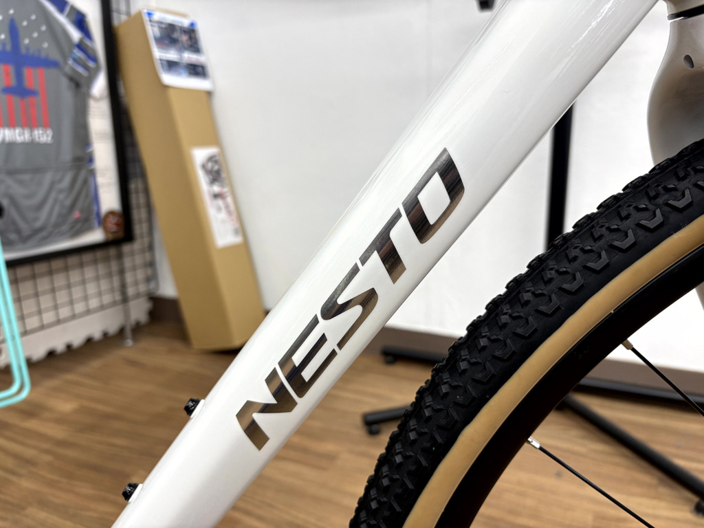 NESTO_GAVEL_ホワイトシルバーグラデーション