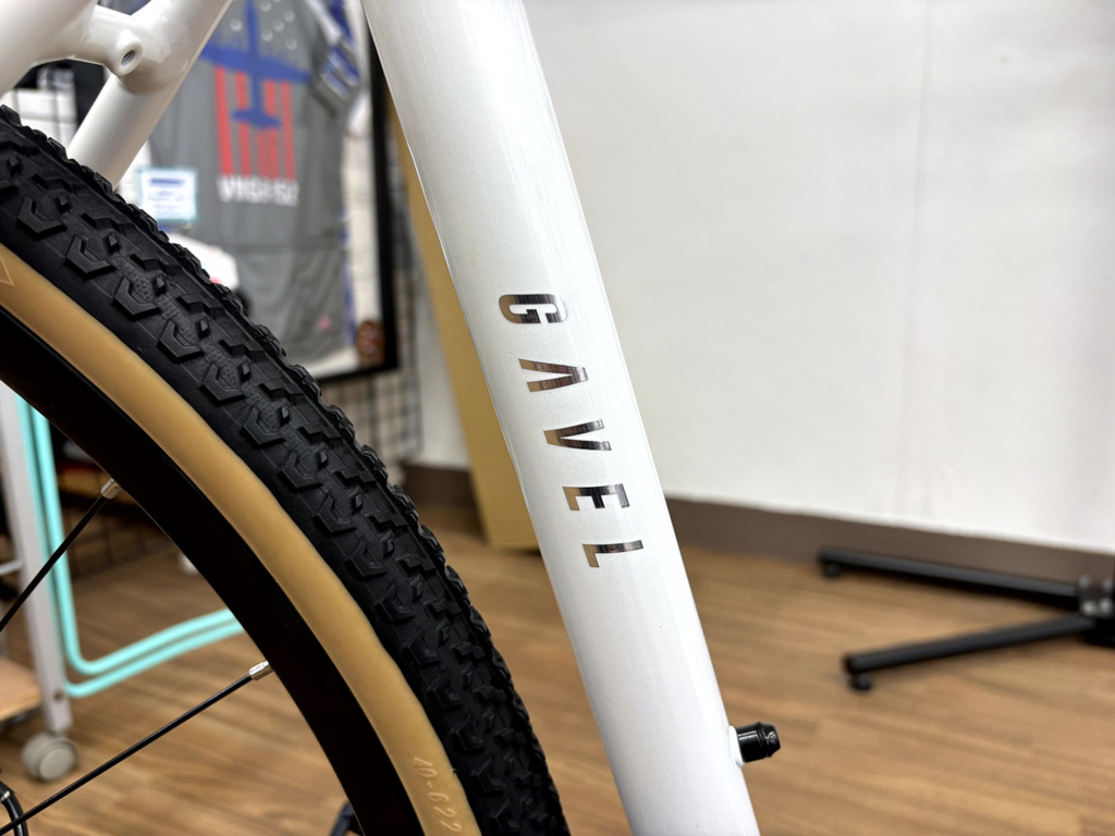 NESTO_GAVEL_ホワイトシルバーグラデーション