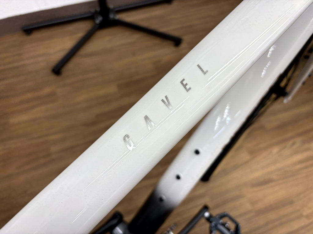 NESTO_GAVEL_ホワイトシルバーグラデーション