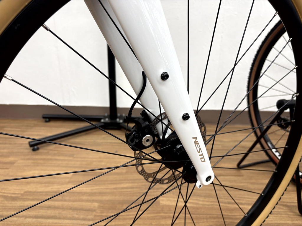 NESTO_GAVEL_ホワイトシルバーグラデーション