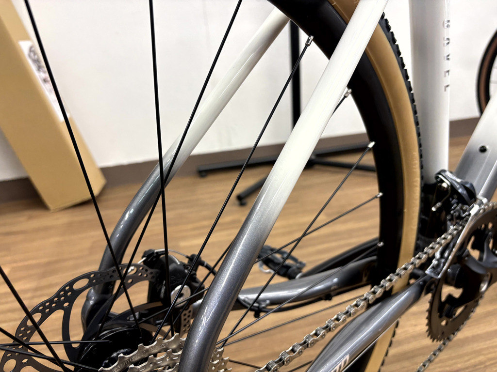 NESTO_GAVEL_ホワイトシルバーグラデーション