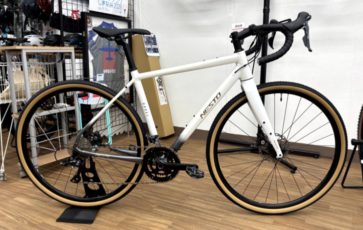 NESTO_GAVEL_ホワイトシルバーグラデーション