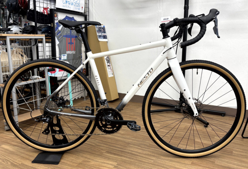 NESTO_GAVEL_ホワイトシルバーグラデーション