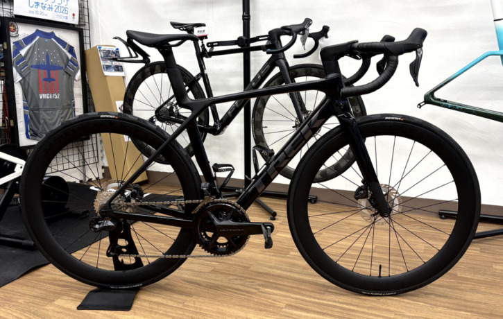 TREK_Madone_SL7_Gen8_GlossDarkStarMatteDeepSmoke