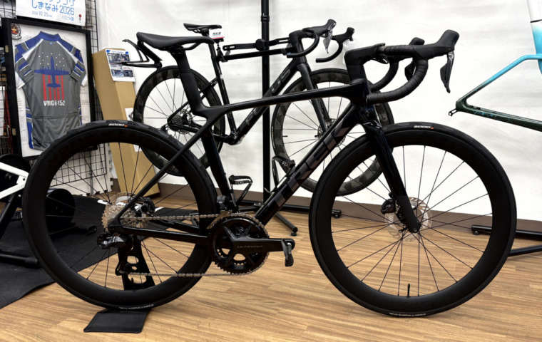 TREK_Madone_SL7_Gen8_GlossDarkStarMatteDeepSmoke