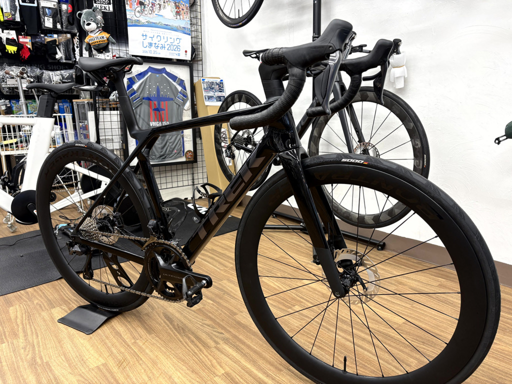 TREK_Madone_SL7_Gen8_GlossDarkStarMatteDeepSmoke