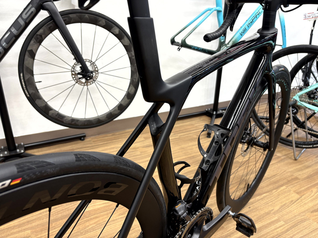 TREK_Madone_SL7_Gen8_GlossDarkStarMatteDeepSmoke