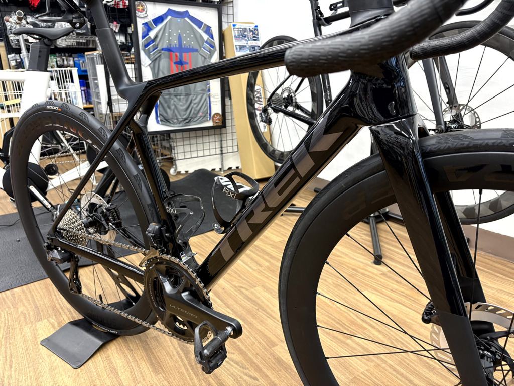 TREK_Madone_SL7_Gen8_GlossDarkStarMatteDeepSmoke