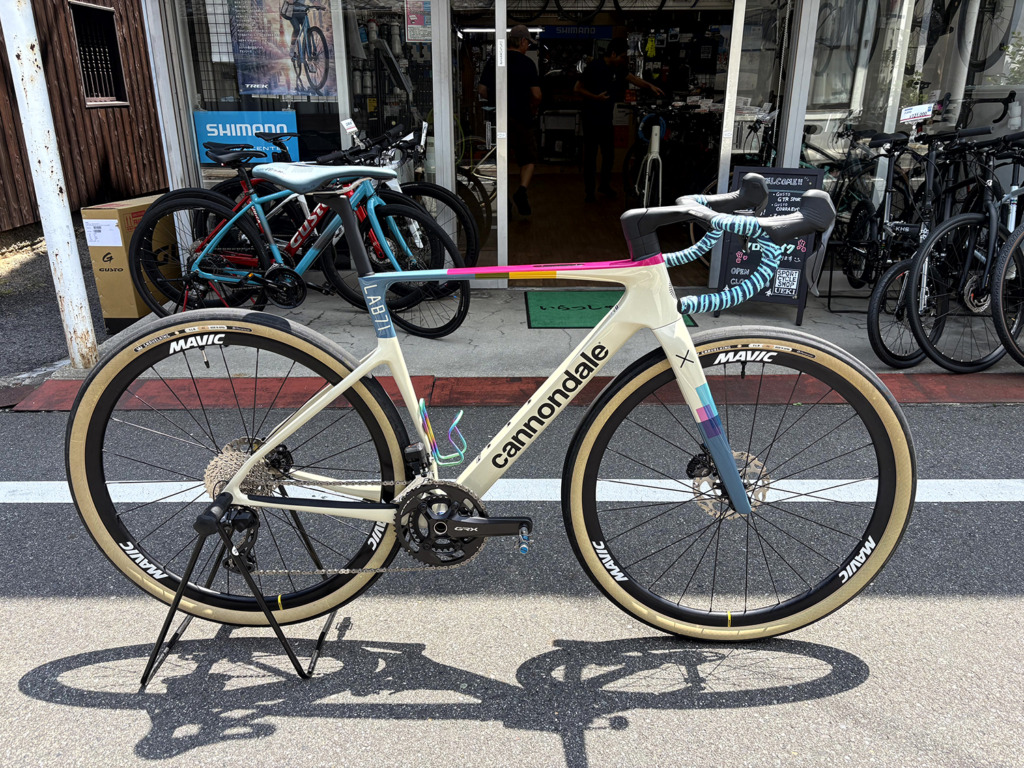 CANNONDALE_SuperX_LAB71_Moonrock_outside