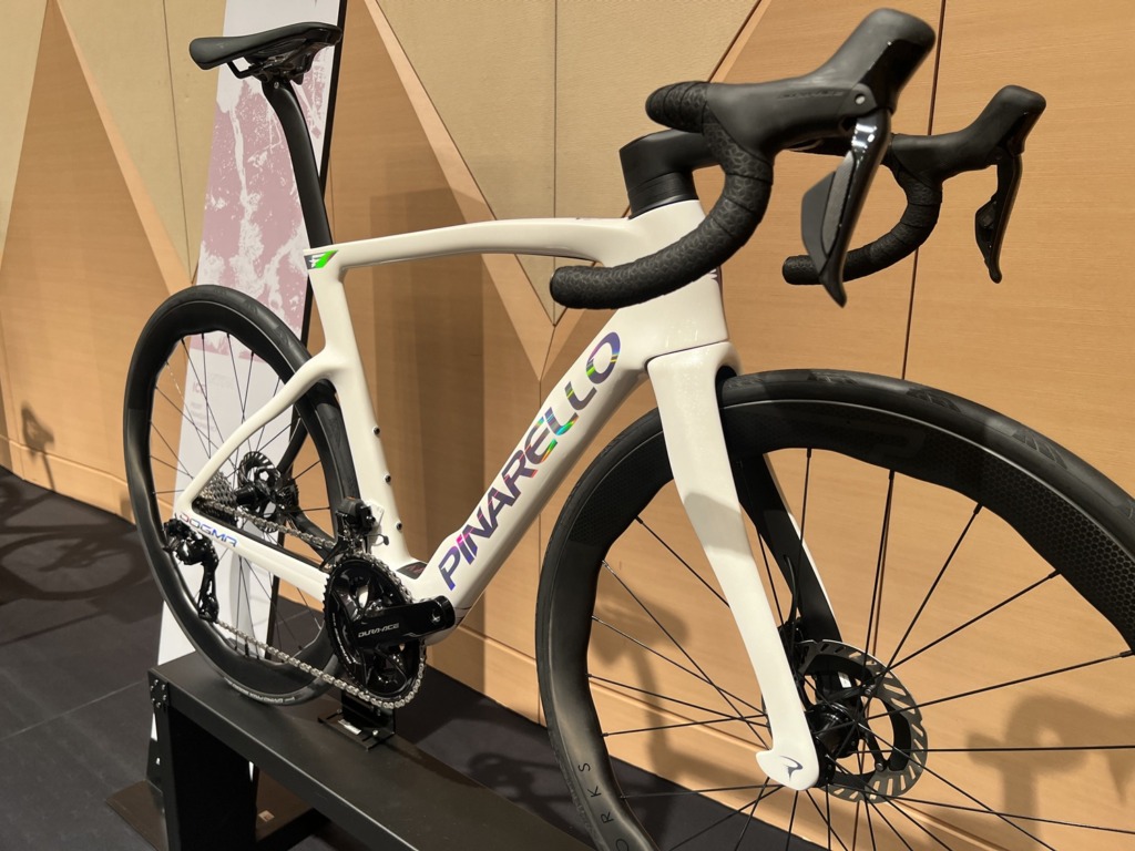PINARELLO_DOGMA_F_2027_New_Color_J100_PHANTOM_ICE