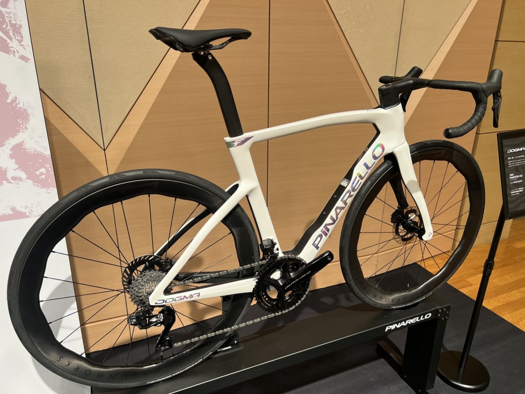 PINARELLO_DOGMA_F_2027_New_Color_J100_PHANTOM_ICE