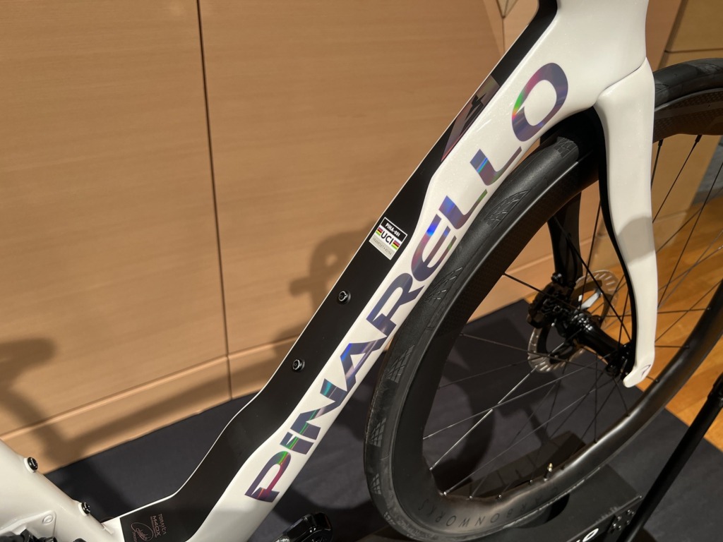 PINARELLO_DOGMA_F_2027_New_Color_J100_PHANTOM_ICE