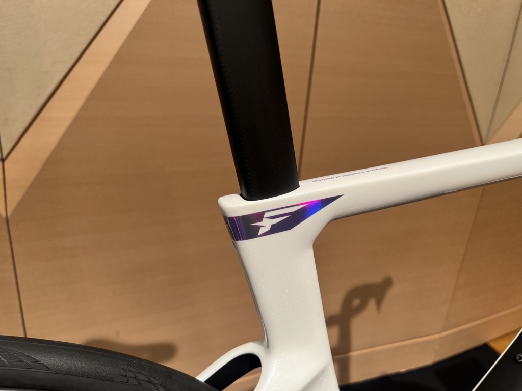 PINARELLO_DOGMA_F_2027_New_Color_J100_PHANTOM_ICE