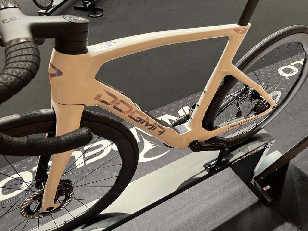 PINARELLO_DOGMA_F_2027_New_Color_J100_PHANTOM_ICE