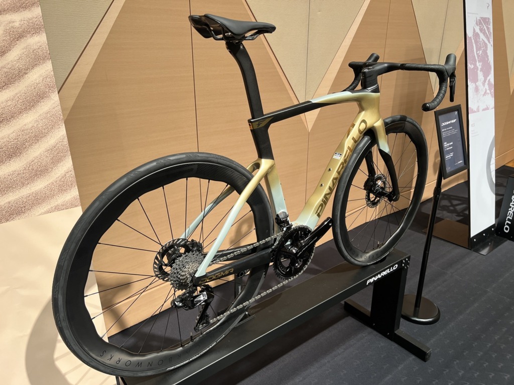 PINARELLO_DOGMA_F_2027_New_Color_J102_MOLTEN_SAND