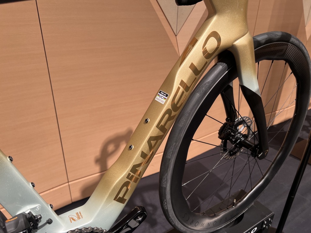PINARELLO_DOGMA_F_2027_New_Color_J102_MOLTEN_SAND